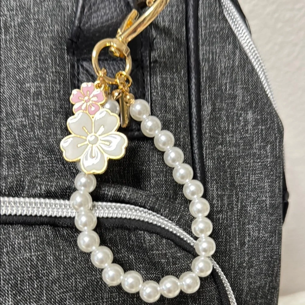 🌸✨ Pearl Beaded Keychain with Floral Charm – Elegant Pink & Gold Keychain